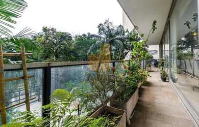 Imagem: O apartamento possui 5 Dormitórios, 5 Banheiros, 4 Vagas na