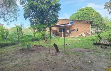 Imagem: A casa possui 2 Dormitórios, 1 Banheiro, 2 Vagas na garagem