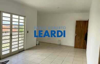 Imagem: O apartamento possui 2 Dormitórios, 1 Banheiro, 2 Vagas na