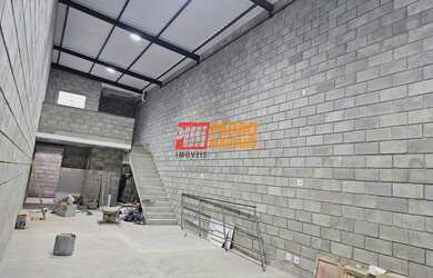 Imagem: O depósito possui 1 Vaga na garagem, 150m² de Área e está