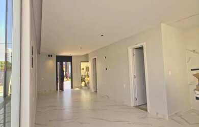 Imagem 2: Oportunidade Casa no Condomínio Porto Marina - 146m², 4 Suítes e Piscina