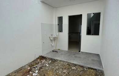 Imagem: A casa possui 2 Dormitórios, 1 Banheiro e está localizado