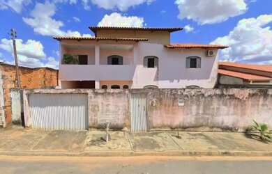 Imagem: A casa possui 2 Dormitórios, 1 Banheiro, 100m² de Área e