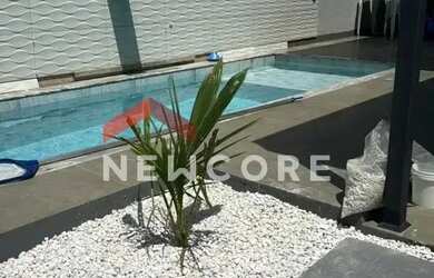 Imagem: A casa possui 3 Dormitórios, 4 Banheiros, 2 Vagas na garagem