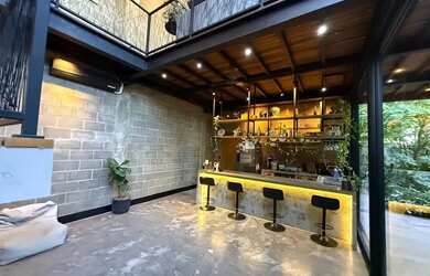 Imagem 14: Casa inteligente no estilo industrial localizada no Condomínio Green...