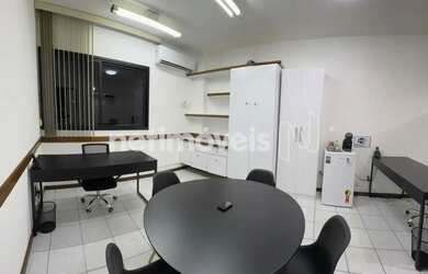 Imagem: O depósito possui 2 Vagas na garagem, 34m² de Área e está