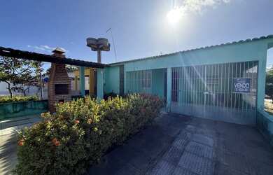 Imagem: A casa possui 3 Dormitórios, 2 Banheiros, 70m² de Área e