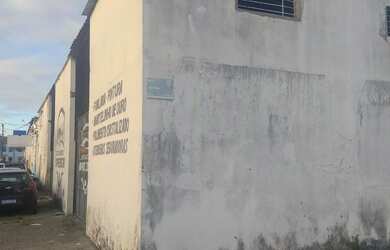 Imagem: O depósito possui 4 Vagas na garagem e 420m² de Área e está