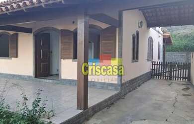 Imagem: A casa possui 3 Dormitórios, 1 Banheiro, 3 Vagas na garagem