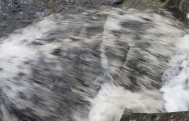Imagem 15: Super lote pe na agua represa e acesso cachoeira 80 mil reais