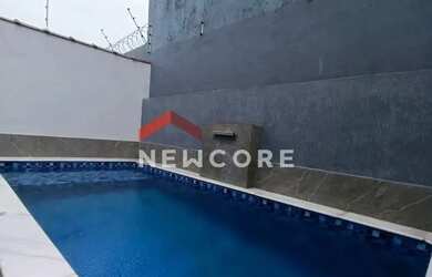 Imagem: A casa possui 2 Dormitórios, 2 Banheiros, 2 Vagas na garagem