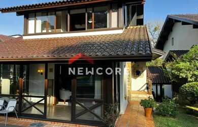 Imagem: A casa em condomínio possui 3 Dormitórios, 3 Banheiros, 2