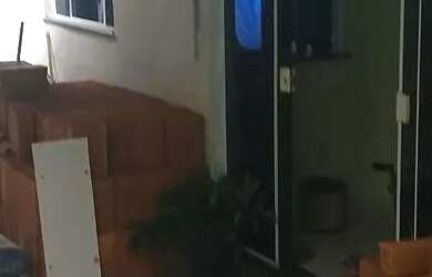 Imagem: A casa possui 5 Dormitórios, 2 Banheiros, 1 Vaga na garagem