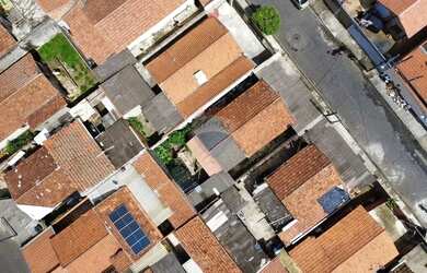 Imagem: A casa possui 3 Dormitórios, 1 Banheiro, 1 Vaga na garagem