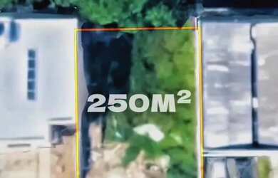 Imagem: O terreno possui 250m² de Área e está localizado em Flores