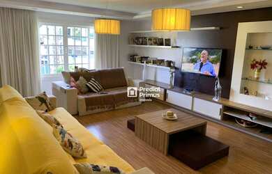 Imagem: A casa possui 3 Dormitórios, 2 Banheiros, 4 Vagas na garagem