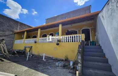 Imagem: A casa possui 1 Dormitório, 1 Banheiro, 4 Vagas na garagem