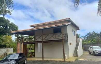 Imagem: A casa possui 3 Dormitórios, 3 Banheiros, 5 Vagas na garagem