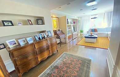 Imagem: O apartamento à venda possui 4 Dormitórios, 2 Banheiros, 2