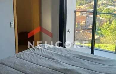 Imagem: A casa em condomínio possui 4 Dormitórios, 4 Banheiros, 5