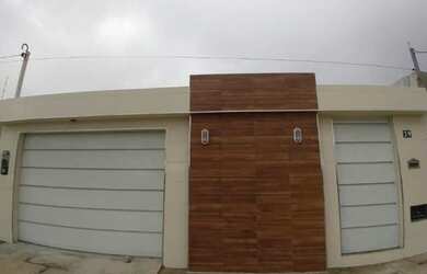 Imagem: A casa possui 2 Dormitórios e 2 Vagas na garagem e está localizado