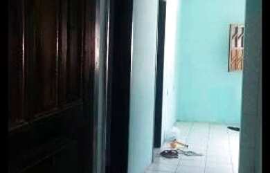 Imagem: A casa possui 3 Dormitórios, 1 Banheiro, 1 Vaga na garagem