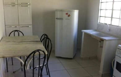 Imagem: A kitnet possui 1 Dormitório, 1 Banheiro, 1 Vaga na garagem