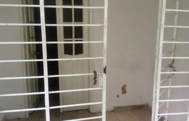 Imagem: A casa possui 3 Dormitórios, 1 Banheiro e está localizado