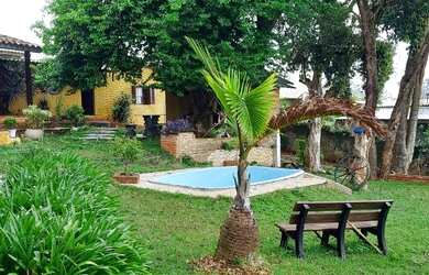 Imagem: A casa possui 5 Dormitórios, 3 Banheiros, 5 Vagas na garagem