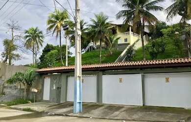 Imagem: A casa possui 2 Dormitórios, 2 Banheiros, 3 Vagas na garagem