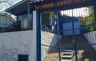 Imagem: A casa possui 2 Dormitórios, 1 Banheiro, 1 Vaga na garagem