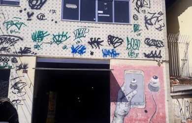 Imagem: O depósito possui 5 Vagas na garagem, 1.000m² de Área e