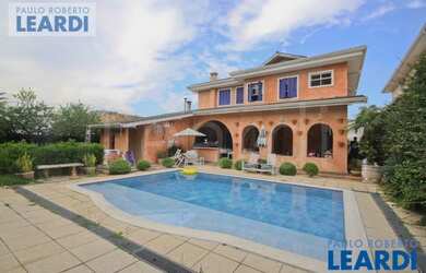 Imagem: A casa em condomínio possui 4 Dormitórios, 5 Banheiros, 5