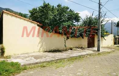 Imagem: A casa possui 2 Dormitórios, 3 Banheiros, 5 Vagas na garagem