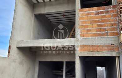 Imagem: A casa possui 2 Dormitórios, 1 Banheiro, 1 Vaga na garagem