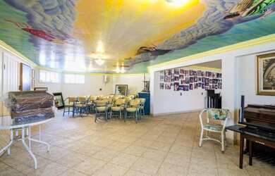 Imagem: A casa possui 4 Dormitórios, 5 Banheiros, 5 Vagas na garagem