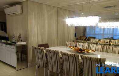 Imagem: O apartamento e possui 4 Dormitórios, Suítes, 2 Banheiros