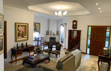 Imagem: A casa possui 5 Dormitórios, 5 Banheiros, 2 Vagas na garagem