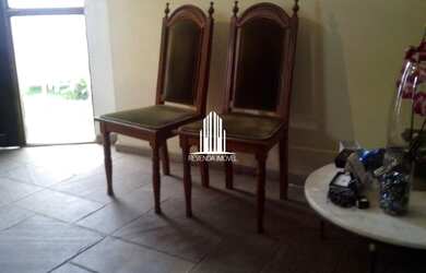 Imagem: A casa possui 4 Dormitórios, 5 Banheiros, 3 Vagas na garagem