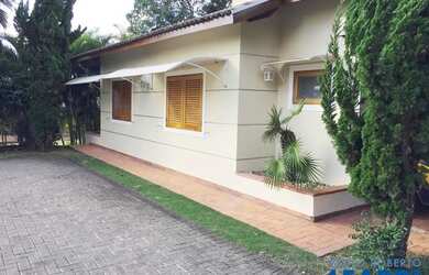 Imagem: A casa em condomínio possui 5 Dormitórios, 5 Banheiros, 4