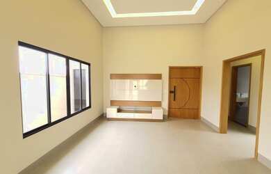 Imagem: A casa possui 3 Dormitórios, 1 Banheiro, 2 Vagas na garagem