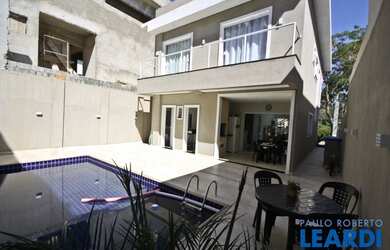 Imagem: A casa em condomínio possui 3 Dormitórios, 3 Banheiros, 4