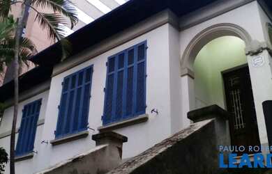 Imagem: O depósito possui 5 Vagas na garagem, 300m² de Área e está