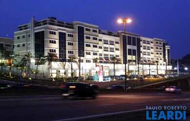 Imagem: O depósito possui 3 Vagas na garagem e 97m² de Área e está