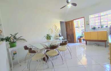 Imagem: A casa à venda possui 4 Dormitórios, 4 Banheiros, 2 Vagas