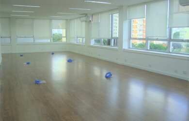 Imagem: O depósito possui 1 Vaga na garagem, 110m² de Área e está