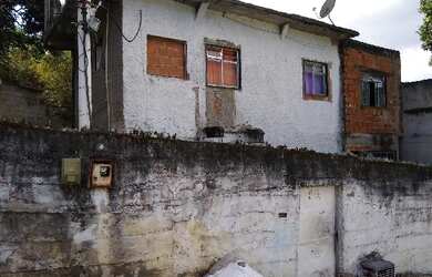 Imagem: A casa possui 1 Dormitório, 1 Banheiro, 272m² de Área e