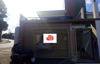 Imagem: A casa possui 3 Dormitórios, 2 Banheiros, 2 Vagas na garagem