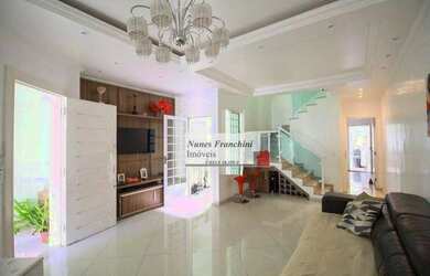 Imagem: A casa possui 3 Dormitórios, 4 Banheiros, 3 Vagas na garagem