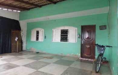 Imagem: A casa possui 2 Dormitórios, 1 Banheiro, 1 Vaga na garagem